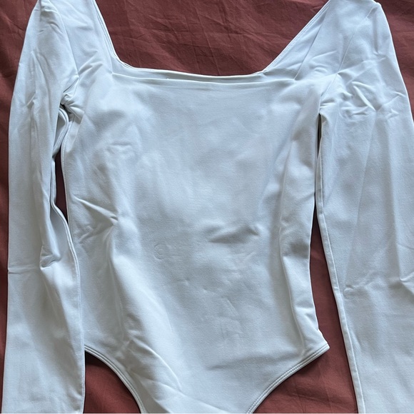 Aritzia Two Set - Picture 3 of 8